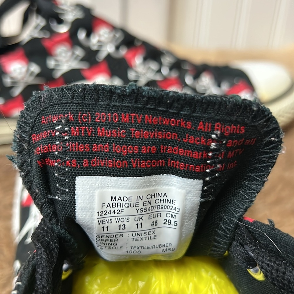 Jackass The Movie Skull and Crossbones Converse Sneakers 11 - Picture 5 of 8